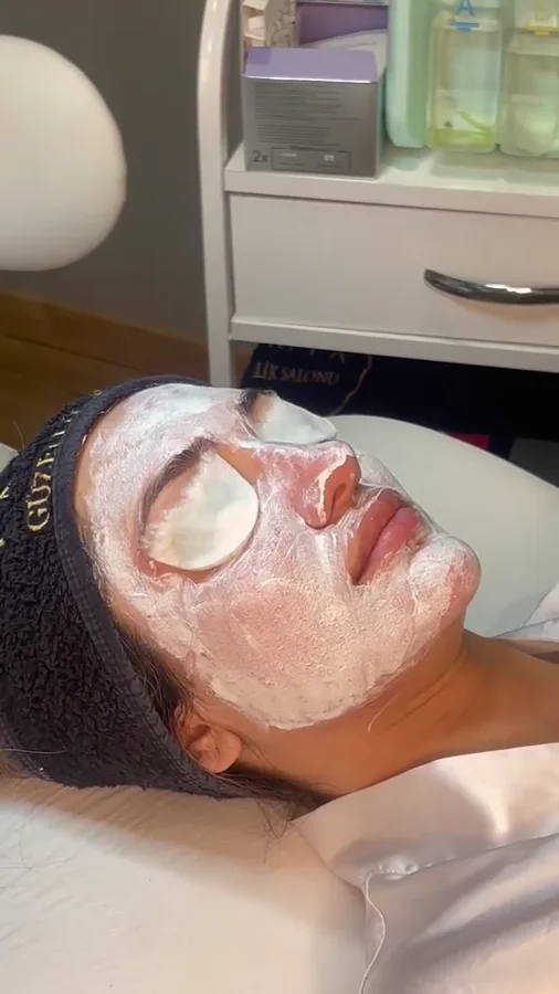 Cilt maskesi ve leke bakımı uygulaması